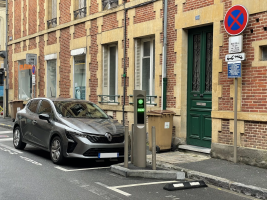 Photo d'une borne de stationnement et de dépose-minute à Charleville-Mézières